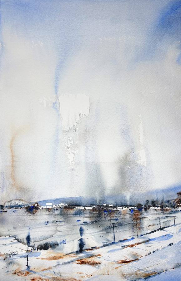 Januarihimmel över ljus horisont i kalla blå toner.